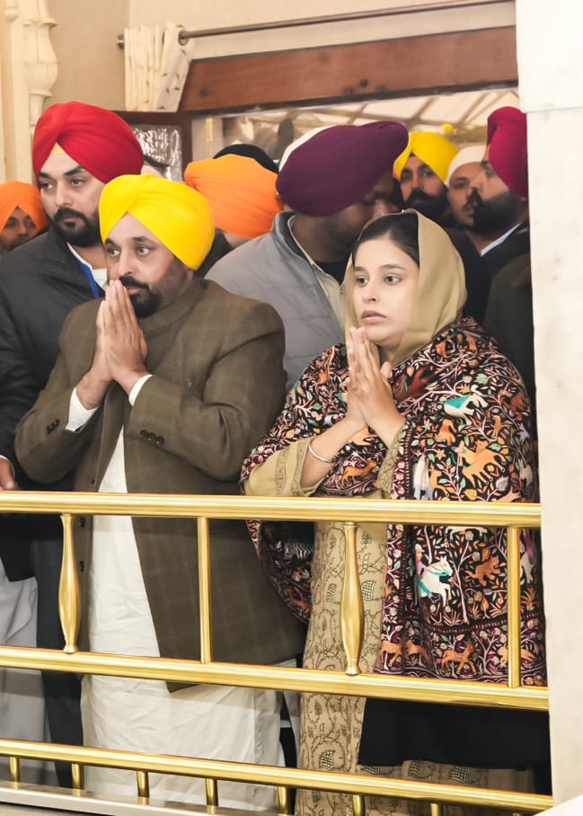 शहीदी सभा के दौरान मुख्यमंत्री ने गुरुद्वारा श्री फतेहगढ़ साहिब में माथा टेका