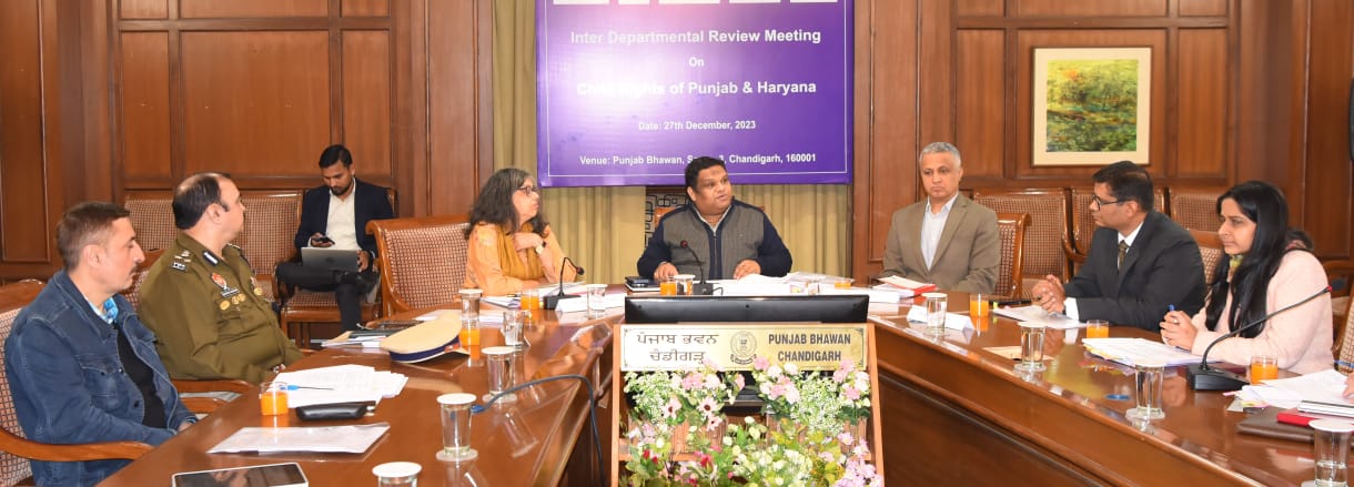 राष्ट्रीय बाल अधिकार संरक्षण आयोग के चेयरमैन ने अलग-अलग विभाग के अधिकारियों के साथ की मीटिंग