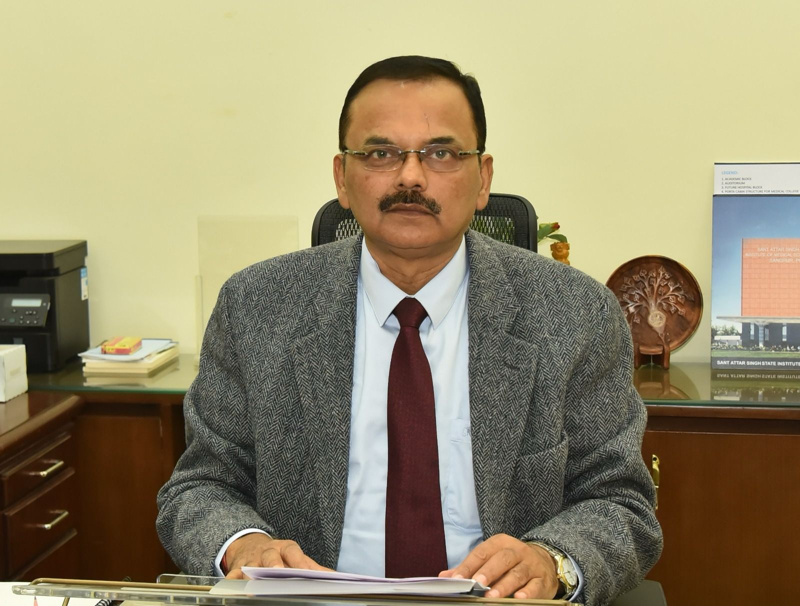 सीनियर आई. ए. एस. अधिकारी विजॉय कुमार सिंह ने मुख्यमंत्री के विशेष मुख्य सचिव के तौर पर पद संभाला