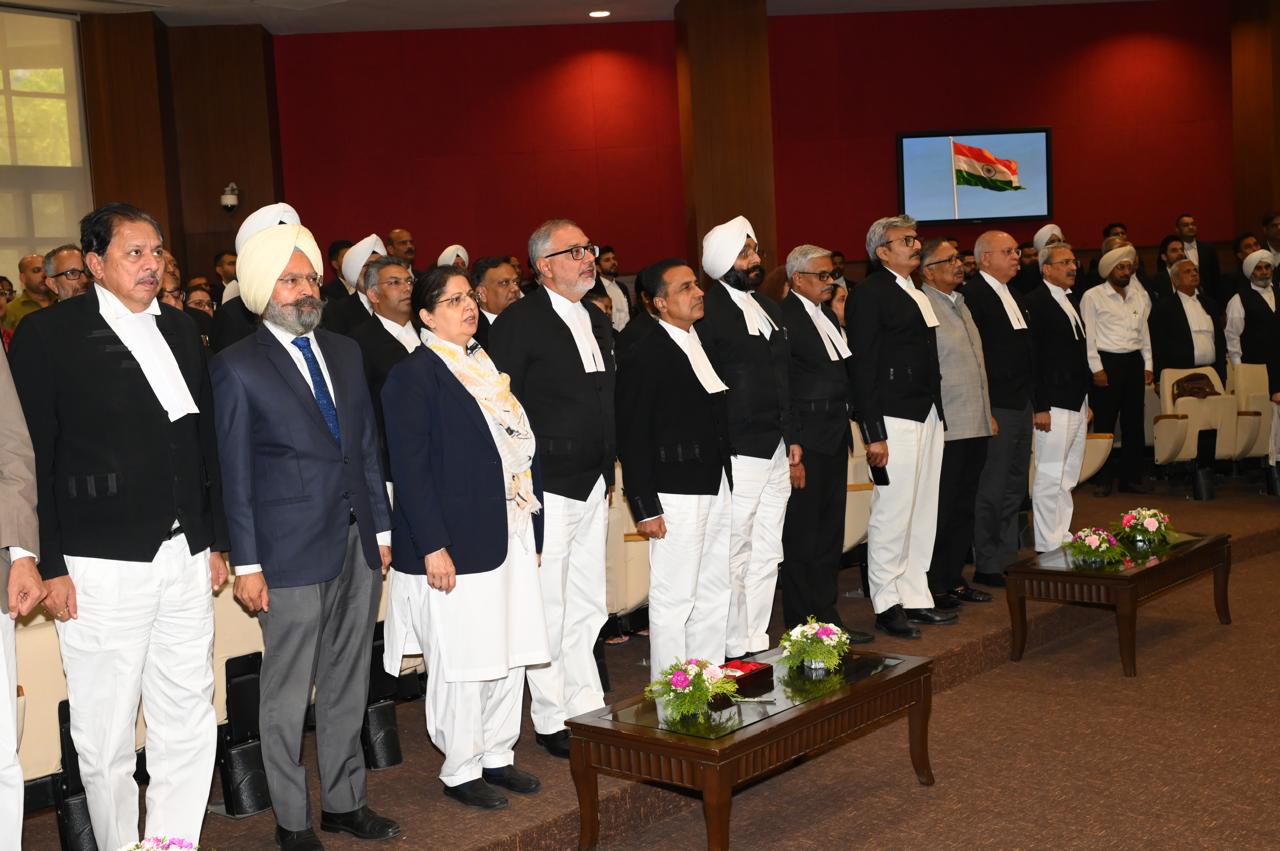 एक्टिंग चीफ़ जस्टिस द्वारा इंडियन लॉ रिपोर्ट्स के फ़ैसलों की आसानी से खोज के लिए ई-एच.सी.आर वैबसाईट का उद्घाटन