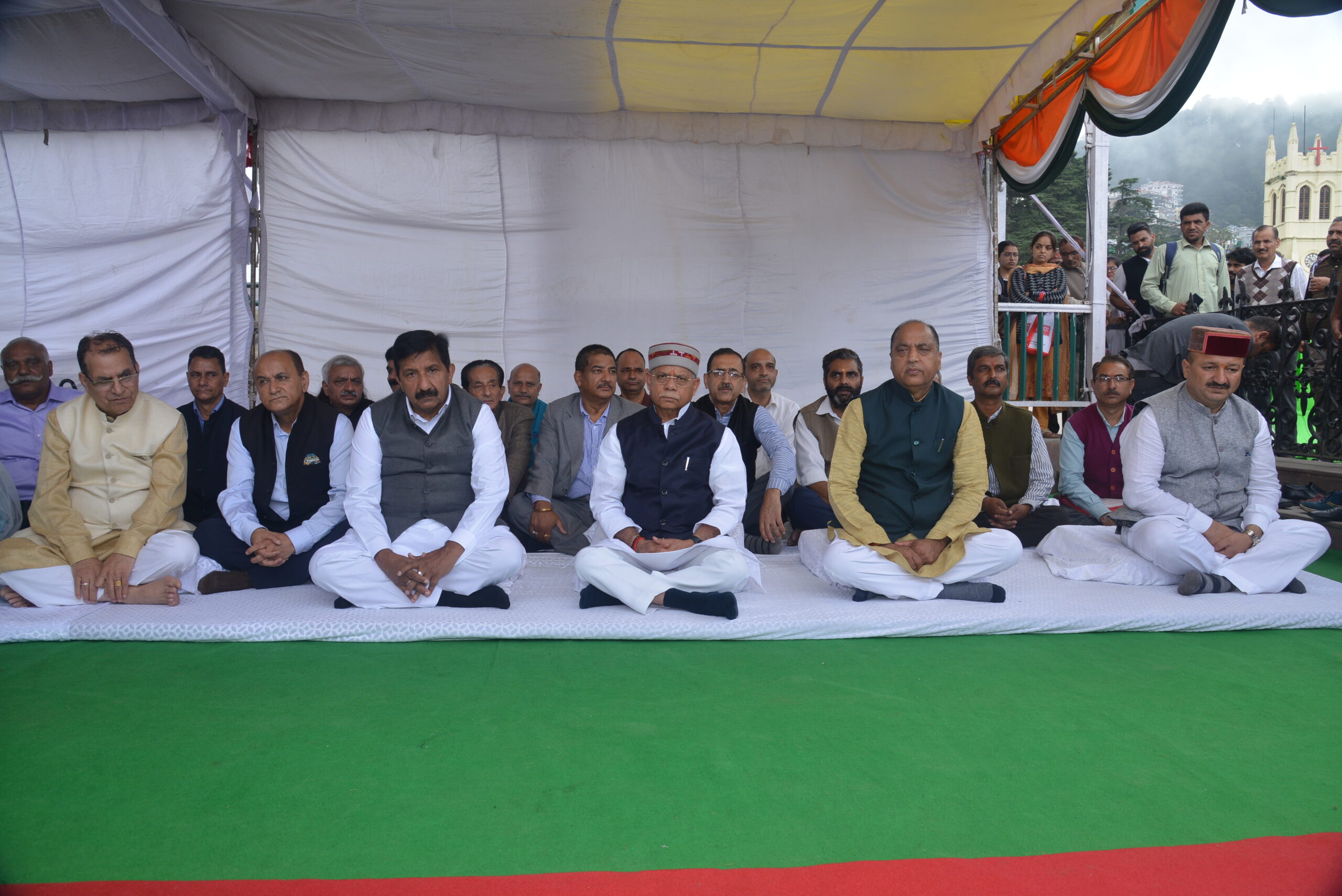 राज्यपाल ने अटल बिहारी वाजपेयी को उनकी पुण्यतिथि पर श्रद्धांजलि अर्पित की